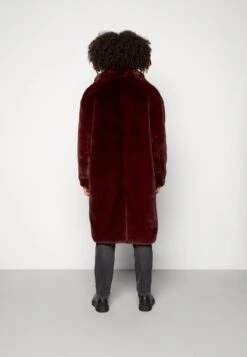 WEEKDAY Albin Coat Unisex - Winter Coat - Deep Winered -Stock X f07842f52f784ff989c1f3ce563a38ef