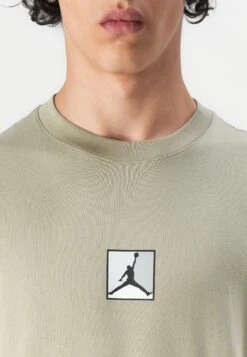 Jordan CREW - Print T-shirt - Medium Khaki -Stock X f0e5eb710b364b278b48dfa3e6f7d9f5