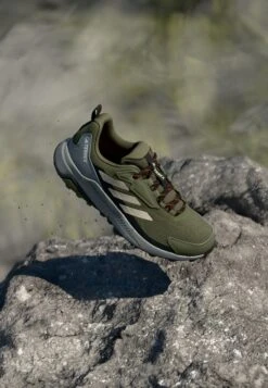 Adidas TERREX ANYLANDER - Climbing Shoes - Olive Strata Beige Core Black