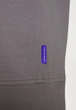 Tiger Of Sweden Rolland - Pyjama Top - Metal Grey 12 Tiger Of Sweden Rolland - Pyjama Top - Metal Grey -Stock X f27a8a79de05494480aed916668cd91a