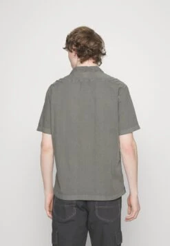 Lee Resort - Shirt - Washed Black -Stock X f29727b21e1044718544982314c821d0