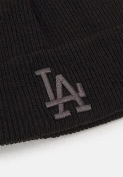 NEW ERA Polylana Short Losdod Unisex - Beanie - Black -Stock X f2e199aa104049a39edc8973db80856f