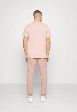 NEW ERA Mlb New York Yankees League Essentials Jogger - Club Wear - Pink -Stock X f2feec16f12f491f9b10b2790fa26230