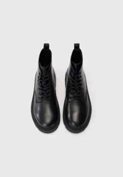 Guess GARDA - Lace-up Ankle Boots - Black -Stock X f3e2188f76a7493a976ca2b26d992d4c