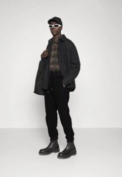 Les Deux Carson Sweatpants - Tracksuit Bottoms - Black -Stock X f6f12afdda87493ca53e9910ed7d10f9