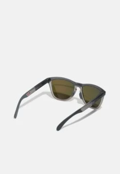Oakley FROG RANGE UNISEX - Sunglasses - Prizm Ruby -Stock X f772a22f363646958e66efd83cf4d8bc