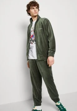 Sean John Script Logo Essential Trackjacket - Training Jacket - Olive -Stock X f7c6ec91aa904348804cdfcf8a391b7c