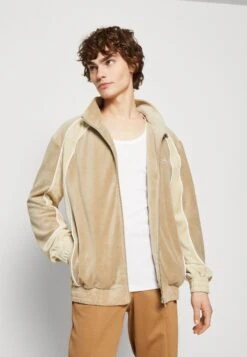 Sean John Script Logo Trackjacket - Training Jacket - Beige -Stock X f7ef009206eb4411b15a2e0571cd6b7c