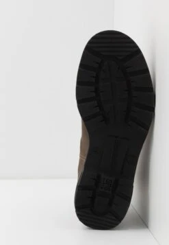 Blundstone 585 RUSTIC CLASSICS SERIES - Classic Ankle Boots - Rustic Brown -Stock X f845f0e59b944f90b61778e94fb8e6d3