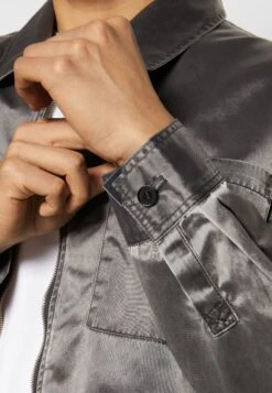 Han Kjøbenhavn Boxy Shirt Zip- Shirt - Faded Black -Stock X f86033742e6740c4ac1555619b7360f6