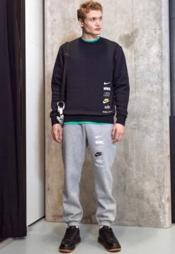 Nike Sportswear Club Logo - Tracksuit Bottoms - Dark Grey Heather 10 Nike Sportswear Club Logo - Tracksuit Bottoms - Dark Grey Heather -Stock X f88a160c5bca4d2dac45479cad029436