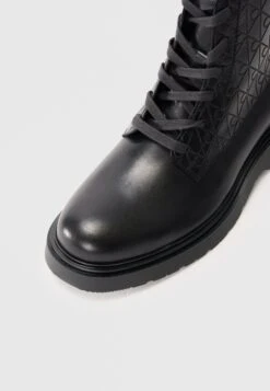 Calvin Klein COMBAT ESS - Lace-up Ankle Boots - Triple Black -Stock X f8baa5d379464e0abaa4362b82593bf6