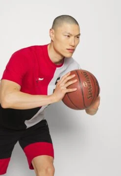 NEW ERA Nba Chicago BullsTee - Print T-Shirt - Red/Black -Stock X f8e6784505b548f8908bac2415609bf9