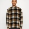 Jack & Jones Ebuffalo Ls Sn - Shirt - Otter -Stock X f90c0d5b935e42ff95360d1e91b00445