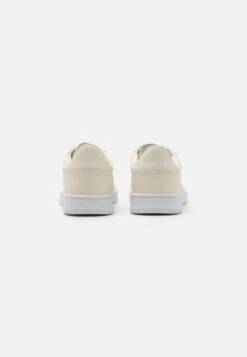 Lacoste CARNABY SET - Trainers - Off-white/white 12 Lacoste CARNABY SET - Trainers - Off-white/white -Stock X f9415bd9a2144a979d9d8d3b70aa1b4f