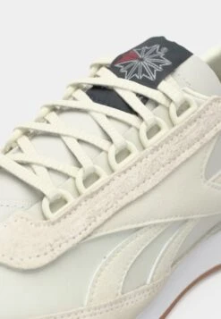 Reebok Classic CAMARGUE UNISEX - Trainers - Alabaster/barely Grey/chalk -Stock X f964d05f94414d5b9e4b7af6948061bb