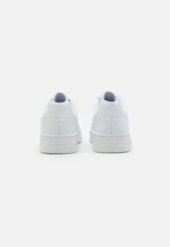 Champion Foul Play Low - Basketball Shoes - Triple White -Stock X fadebe60c76a4b34b3879e511f1c4dd8
