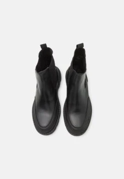 Les Deux Tanner- Classic Ankle Boots - Black -Stock X fb0a9e6958ee49ee8a5546e0bb431432