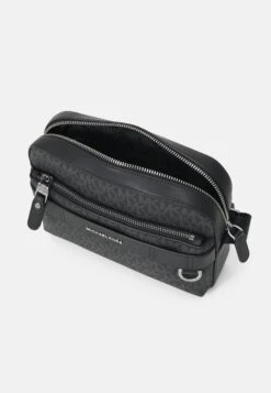Michael Kors UTILITY XBODY UNISEX - Cross Body Bag - Black -Stock X fb1682b9687642eda4f6a0283acc1c11
