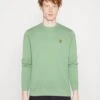 Lyle & Scott Crew Neck - Sweatshirt - Glencoe Green -Stock X fb90351a6840454ca31bd5b40f13854f