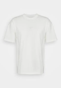 Nike Sportswear TEE - Basic T-shirt - Dark Team Red -Stock X fbb21cd2cac0431cb29d1eef586aa69d