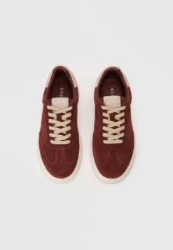 Guess PLAZA - Trainers - Brown Grey -Stock X fc589dfcec1f47778c2142e4d820aa16