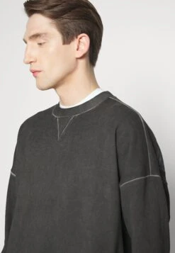 Boss Wetechy - Long Sleeved Top - Black -Stock X fd1e5e4b36554d24b8ddcaacd3bbea03