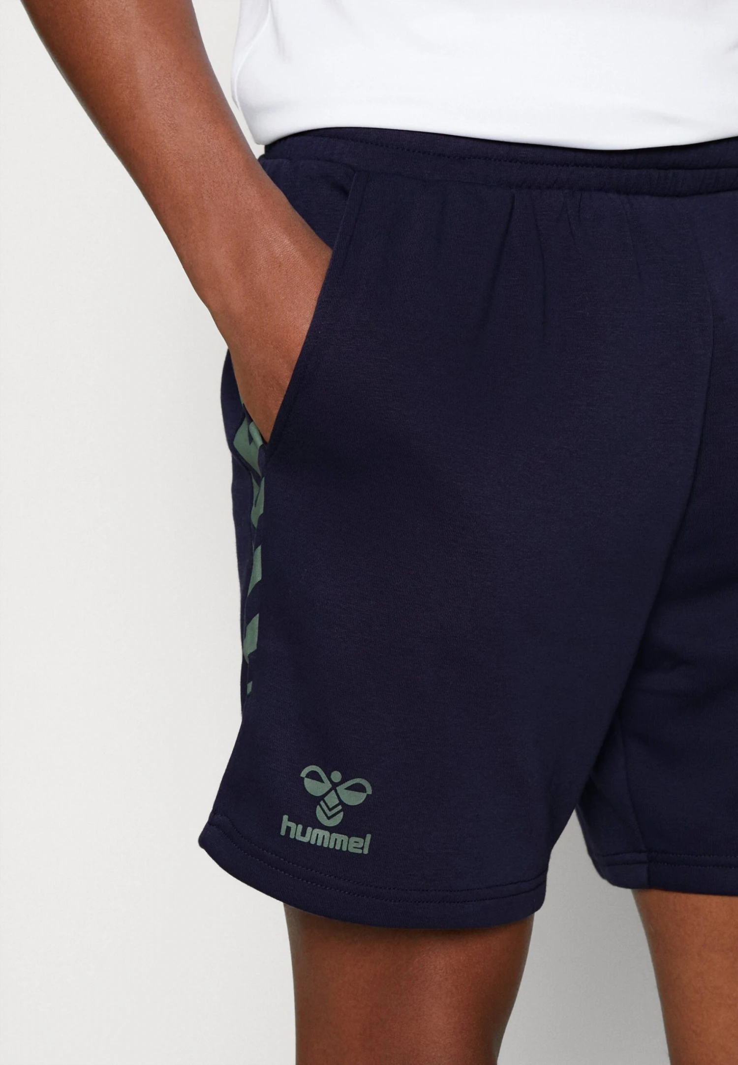 Hummel Staltic - Sports Shorts - Marine/Duck Green 7 Hummel Staltic - Sports Shorts - Marine/Duck Green - Image 5