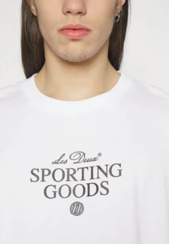 Les Deux Sporting Goods - Print T-Shirt - White/Black 13 Les Deux Sporting Goods - Print T-Shirt - White/Black -Stock X fe0a3b2887474bcf87bffe93a24f506e