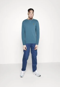Lyle & Scott Crew Neck - Sweatshirt - Skipton Blue -Stock X fe21ee1877c44aaa9b05f19a469339f8