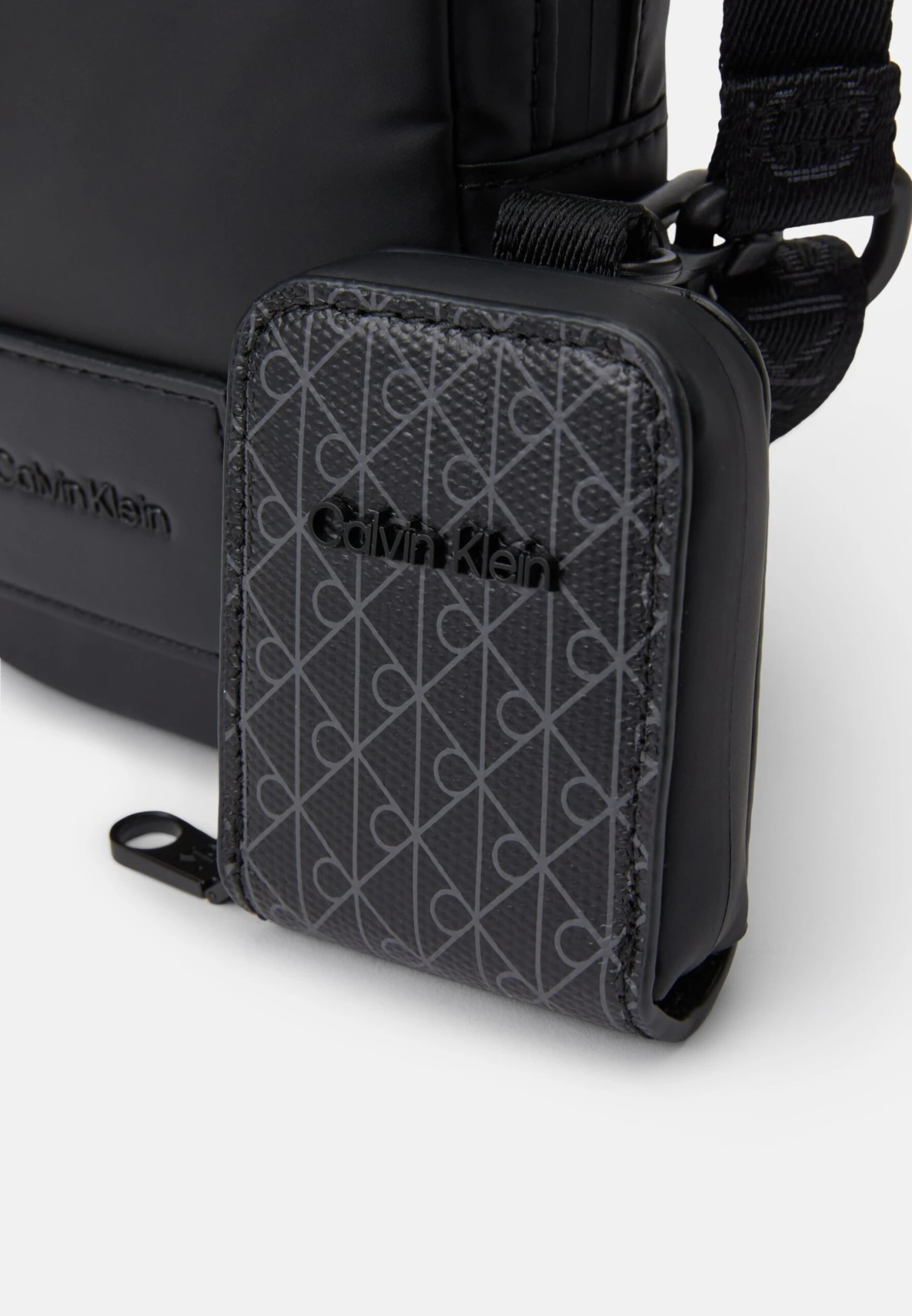 Calvin Klein PUFFER UTILITY PHONE CROSSBODY - Phone Pouch - Black 7 Calvin Klein PUFFER UTILITY PHONE CROSSBODY - Phone Pouch - Black - Image 5