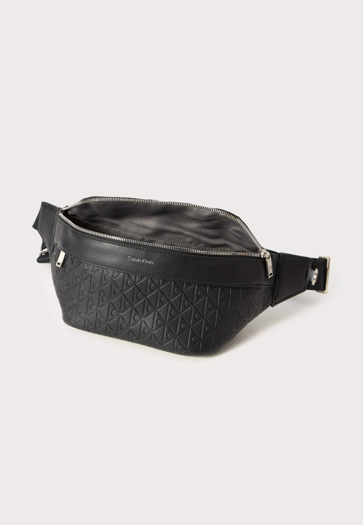 Calvin Klein EMBLEM EMBOSS WAISTBAG - Bum Bag - Black 5 Calvin Klein EMBLEM EMBOSS WAISTBAG - Bum Bag - Black - Image 3