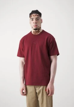 Nike Sportswear TEE - Basic T-shirt - Dark Team Red -Stock X ff291af2c19b4b7185a04802021b037e